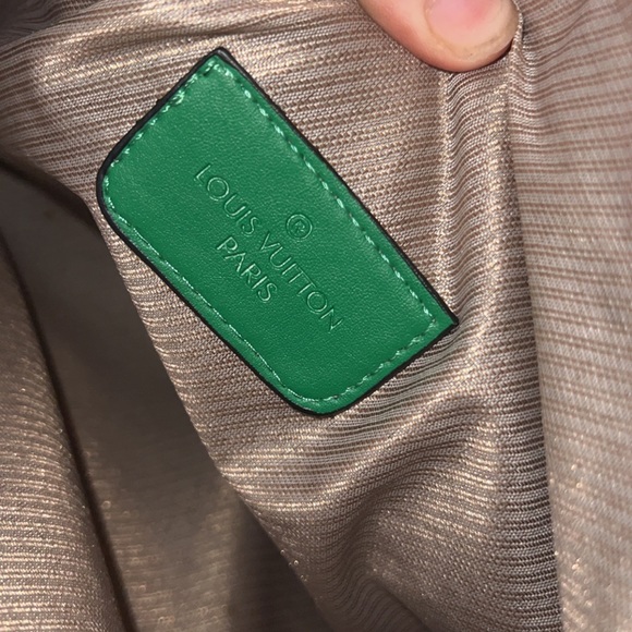 LfOaUkIeS VUITTON PURSE - Picture 3 of 4